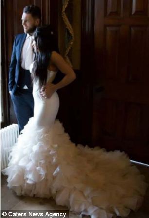 Невеста отказывалась идти к алтарю, пока жених не оплатил ей операцию по увеличению груди увеличение груди свадебный подарок, согласилась выйти замуж после увеличения груди, Рошель Бэтью, Rochelle Bathew