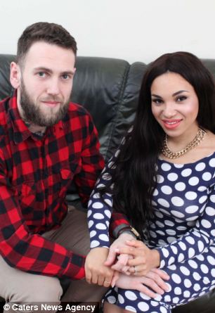 Невеста отказывалась идти к алтарю, пока жених не оплатил ей операцию по увеличению груди увеличение груди свадебный подарок, согласилась выйти замуж после увеличения груди, Рошель Бэтью, Rochelle Bathew