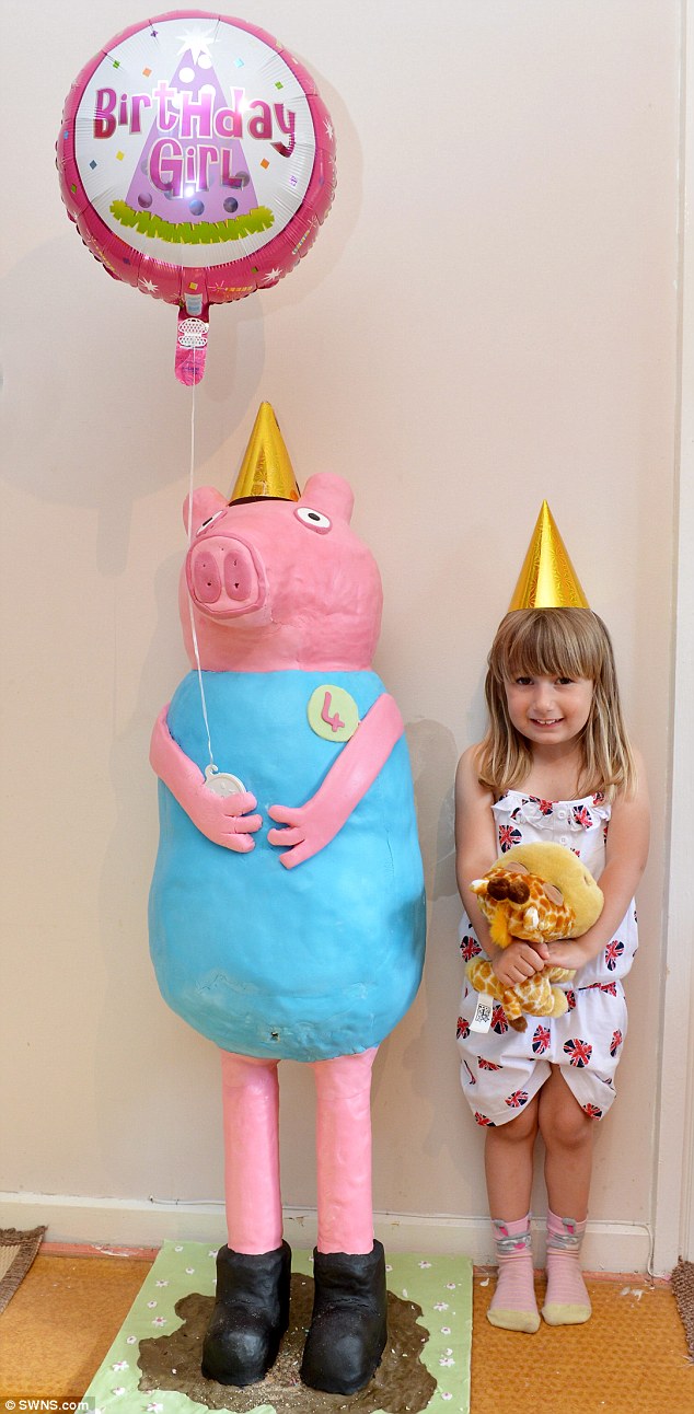 Огромный торт для дочки, торт в виде свинки Пеппы, гигантский торт в виде