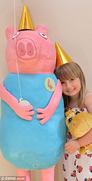 Огромный торт для дочки, торт в виде свинки Пеппы, гигантский торт в виде