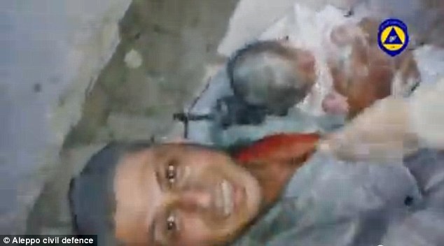 Махмуд щебень обломки здания, спасение ребенка обломки здания Сирия, спасение ребенок Сирия щебень, спасли ребенка Алеппо