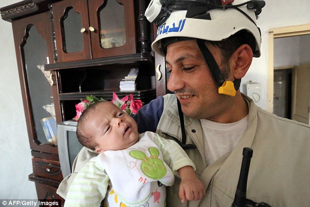 Махмуд щебень обломки здания, спасение ребенка обломки здания Сирия, спасение ребенок Сирия щебень, спасли ребенка Алеппо