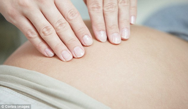 У 84-летней женщины внутри утробы нашли 44-летний эмбрион у 84-летней женщины, внутри утробы, в животе, нашли, 44-летний эмбрион, окаменелый, lithopedion