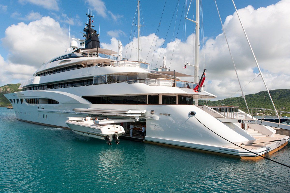 Внутри яхты Quattroelle, за 1 млн евро в неделю