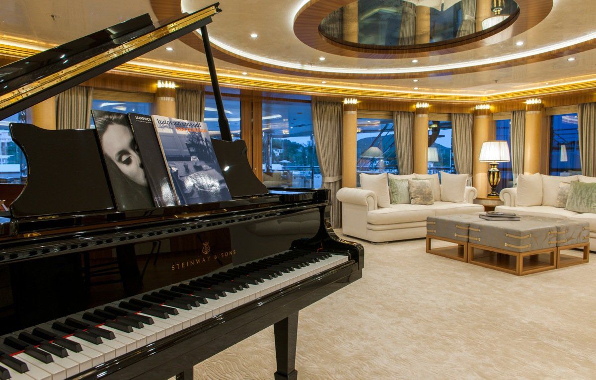 Внутри яхты Quattroelle, за 1 млн евро в неделю