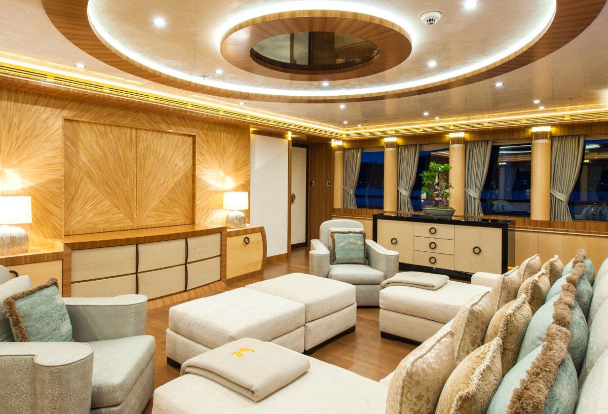 Внутри яхты Quattroelle, за 1 млн евро в неделю