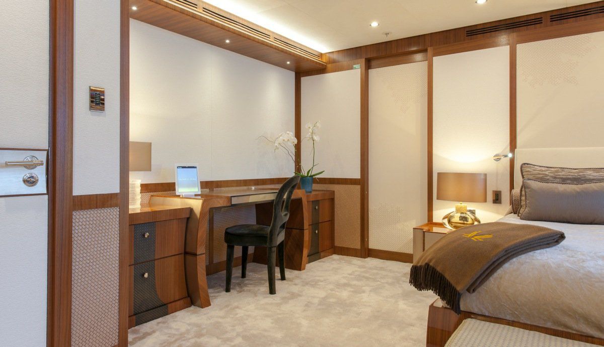 Внутри яхты Quattroelle, за 1 млн евро в неделю