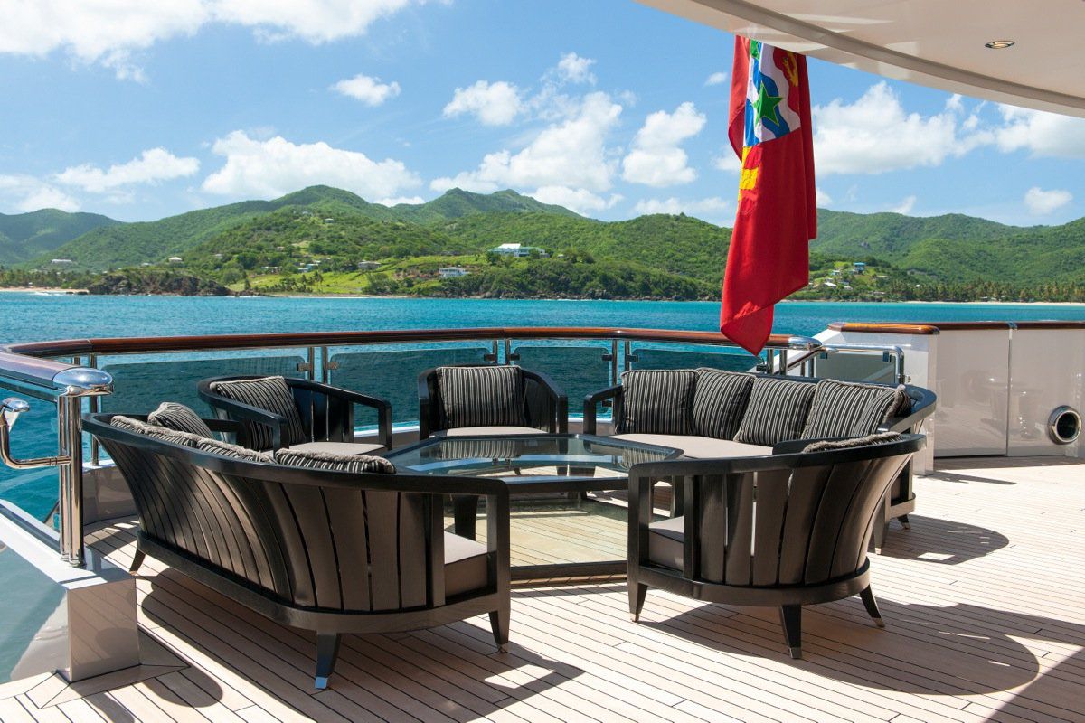 Внутри яхты Quattroelle, за 1 млн евро в неделю