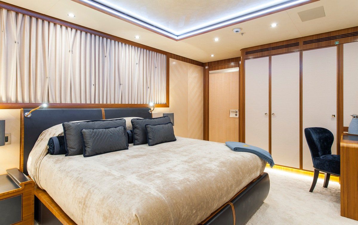 Внутри яхты Quattroelle, за 1 млн евро в неделю