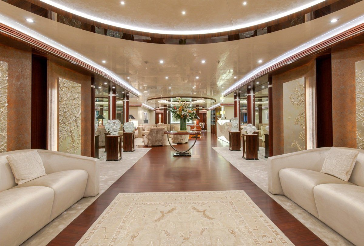 Внутри яхты Quattroelle, за 1 млн евро в неделю