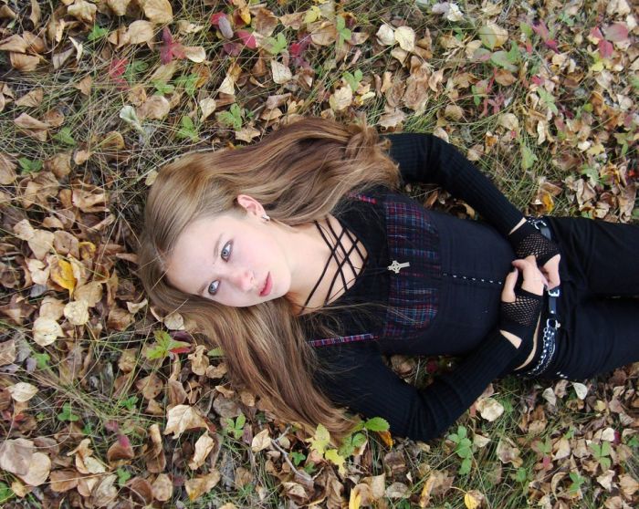 девушка до и после модификаций, пирсинг и татуировки