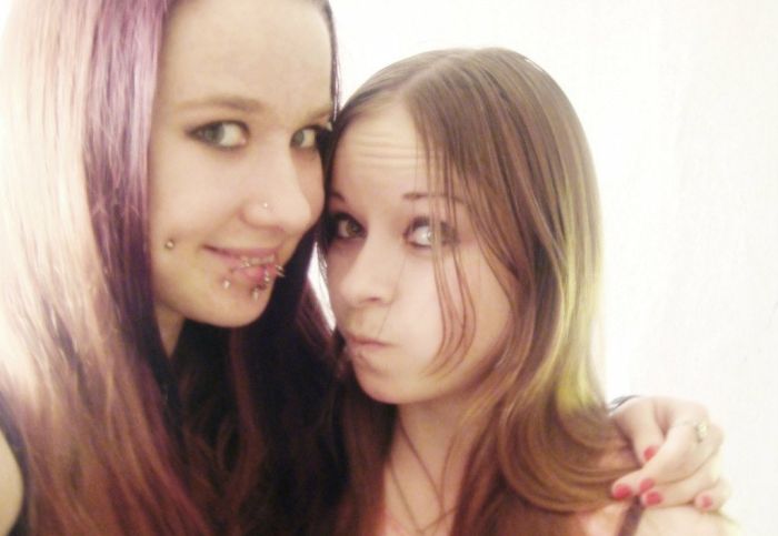 девушка до и после модификаций, пирсинг и татуировки