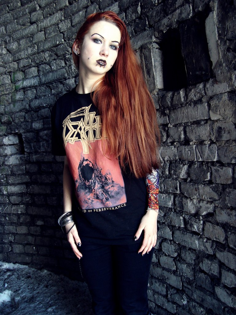 девушка до и после модификаций, пирсинг и татуировки