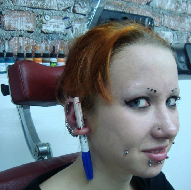 девушка до и после модификаций, пирсинг и татуировки