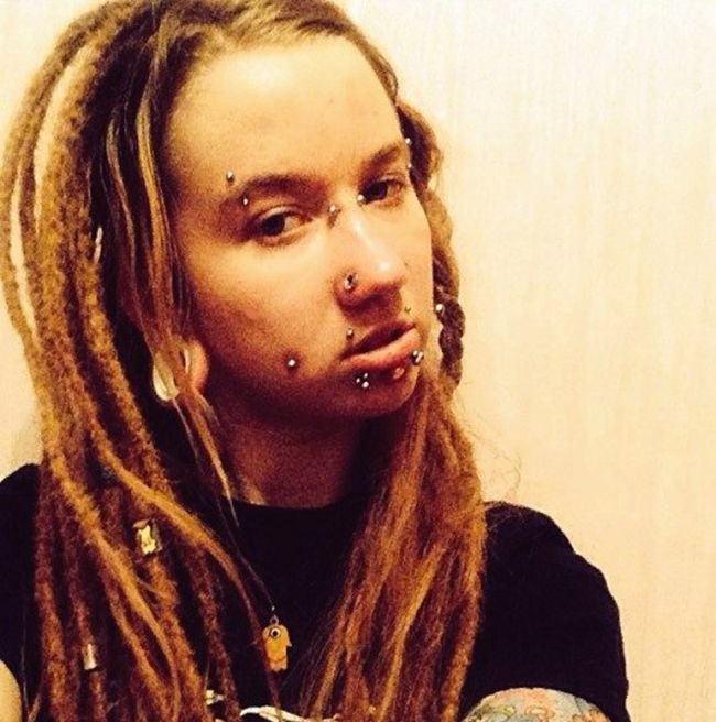 девушка до и после модификаций, пирсинг и татуировки