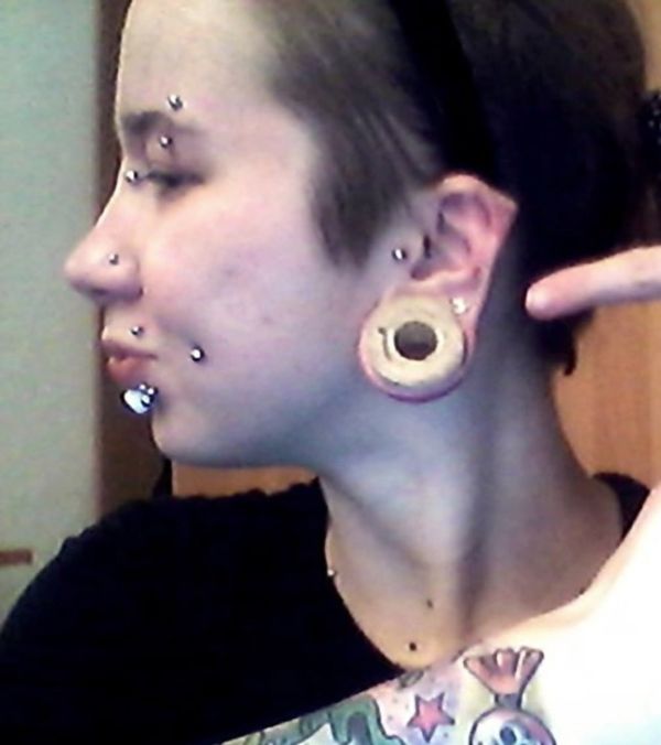 девушка до и после модификаций, пирсинг и татуировки