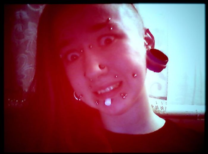 девушка до и после модификаций, пирсинг и татуировки