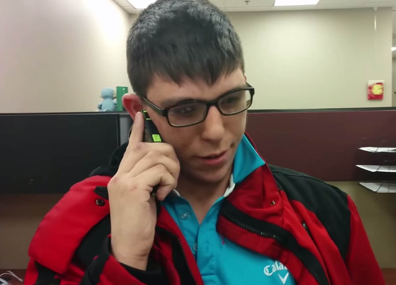 инвалид получил работу видео, парень инвалид радуется получил работу, Ник инвалид Walmart