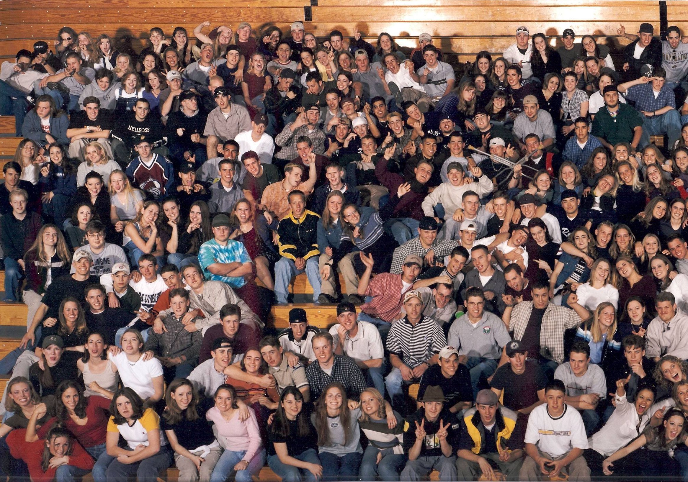 7 апреля 1999. Колумбайн 1999 Дилан Клиболд. Школа Колумбайн 1999 Ханна. Старшая школа Колумбайн 1999.