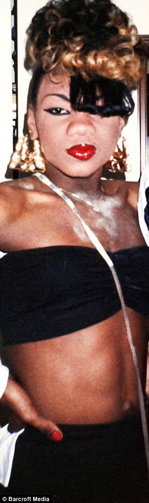 Татьяна Уильямс Tatiana Williams, транссексуал с полутораметровыми ягодицами 