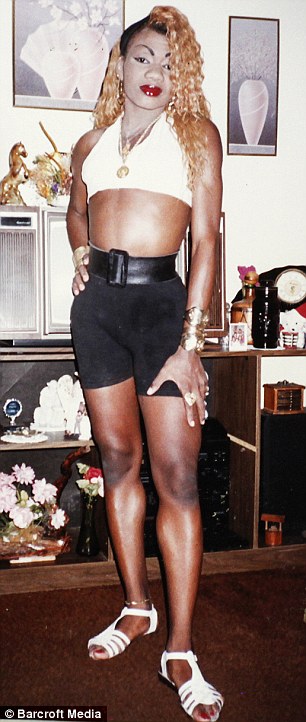 Татьяна Уильямс Tatiana Williams, транссексуал с полутораметровыми ягодицами 