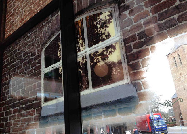 камуфляж домов, дама мастера маскировки, замаскированные дома, дома из зеркал, зеркальные дома