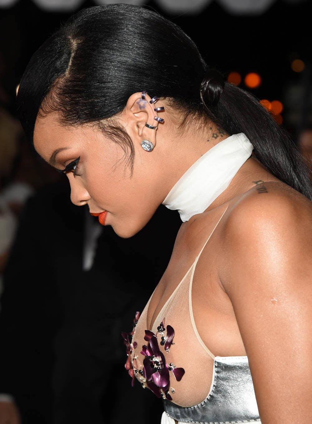 Глубокие декольте знаменитостей, откровенные декольте знаменитостей, декольте голливудских знаменитостей