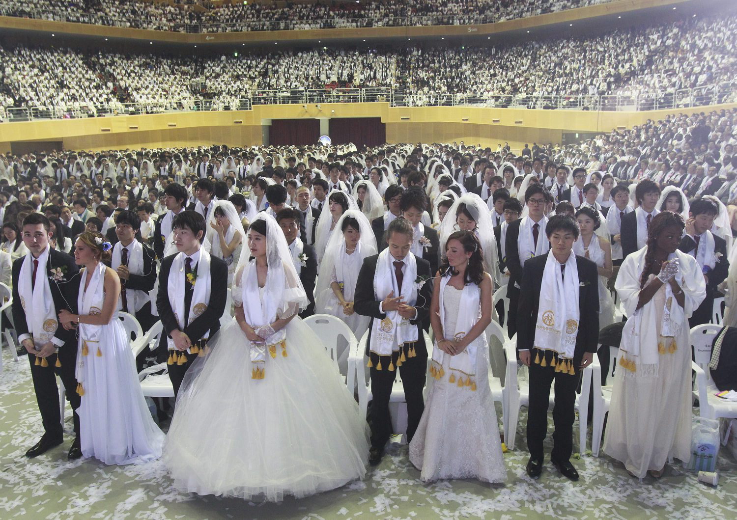 Массовая свадебная церемония, 5000 женихов и невест, Церковь Объединения, Южная Корея