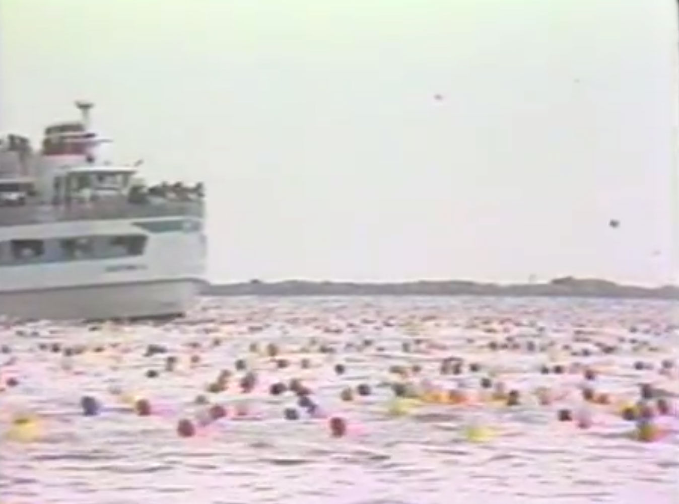 Мировой рекорд по количеству шариков, в Кливленде, погибли 2 яхтсмена, аэропорт Берк Лейкфрон