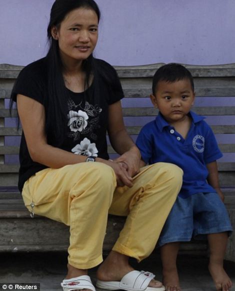 Зионнгхака Чана - самый важный избиратель Индии, у которого 39 жен и 127 детей Зионнгхака Чана, Zionnghaka Chana, самый важный избиратель Индии, имеет 39 жен и 127 детей, стокомнатный дом,100-комнатный дом