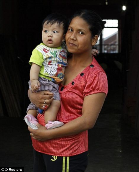 Зионнгхака Чана - самый важный избиратель Индии, у которого 39 жен и 127 детей Зионнгхака Чана, Zionnghaka Chana, самый важный избиратель Индии, имеет 39 жен и 127 детей, стокомнатный дом,100-комнатный дом