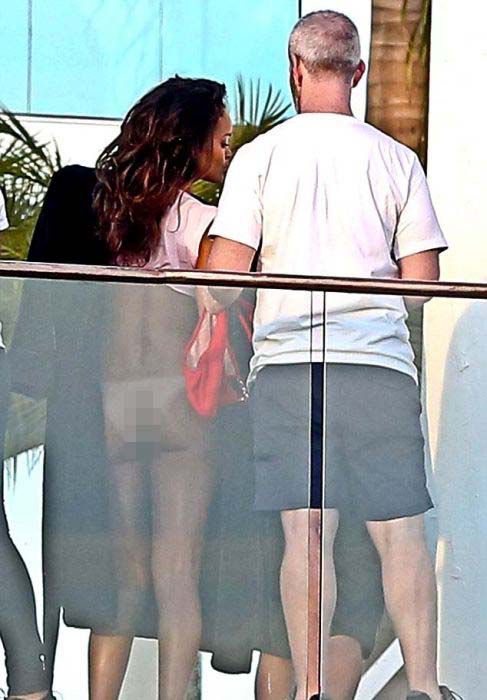 откровенная фотосессия Рианны, Рианна голая, Рианна без низа