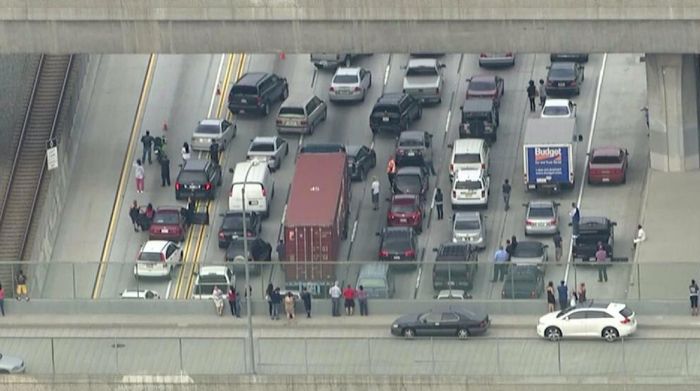 Самоубийство - отличный повод для общей фотографии Самоубийство , самоубийство, селфи, фото на фоне самоубийства