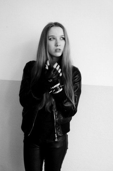 девушка до и после модификаций, пирсинг и татуировки