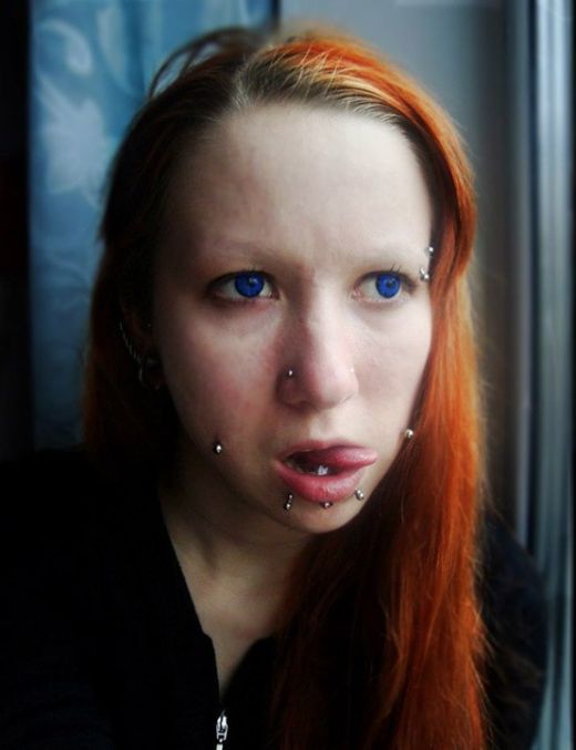 девушка до и после модификаций, пирсинг и татуировки