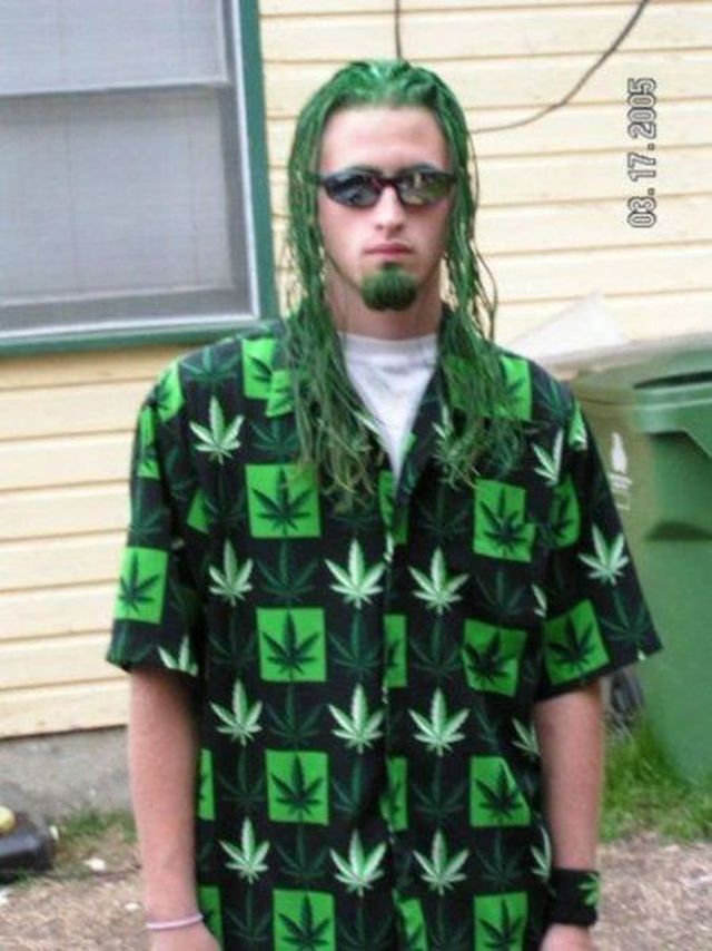 Горе-модники на улицах города, фрики