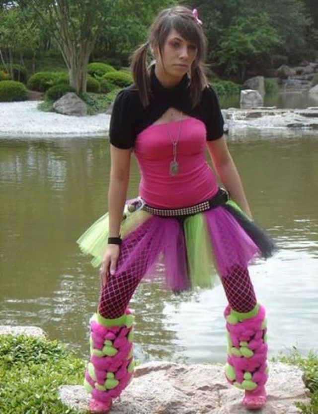 Горе-модники на улицах города, фрики