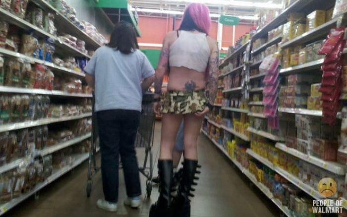 Горе-модники на улицах города, фрики