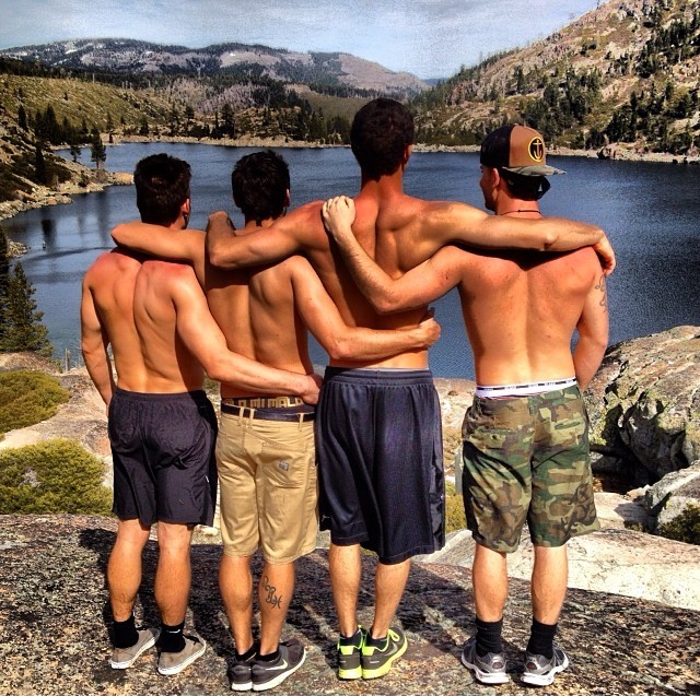 The Topless Tour Instagram, Топлесс- тур Инстаграм