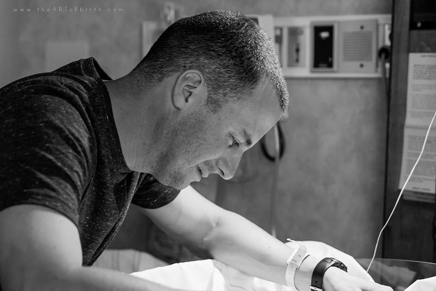 Невероятно трогательные фотографии отцов, увидевших своих детей в первый раз фотографии отцов, увидевших своих детей в первый раз