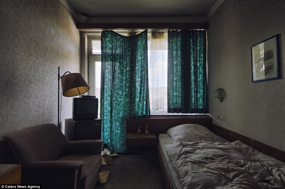 внутри школы Гитлерюгенд, школа Гитлерюгенд Крампниц, школа фашистов, Дэниел Бартер, Daniel Barter