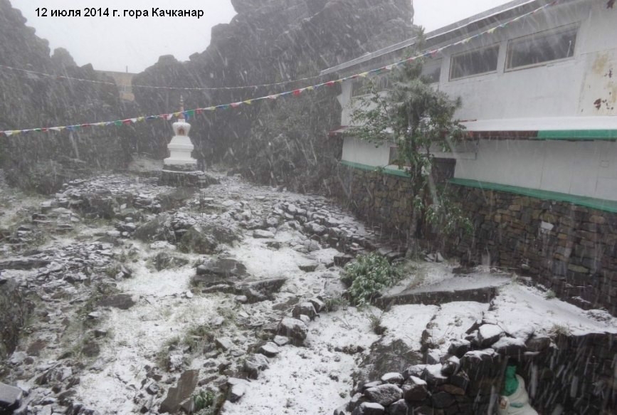 снег в челябинске, 12 июля снег сатка златоуст, снег летом