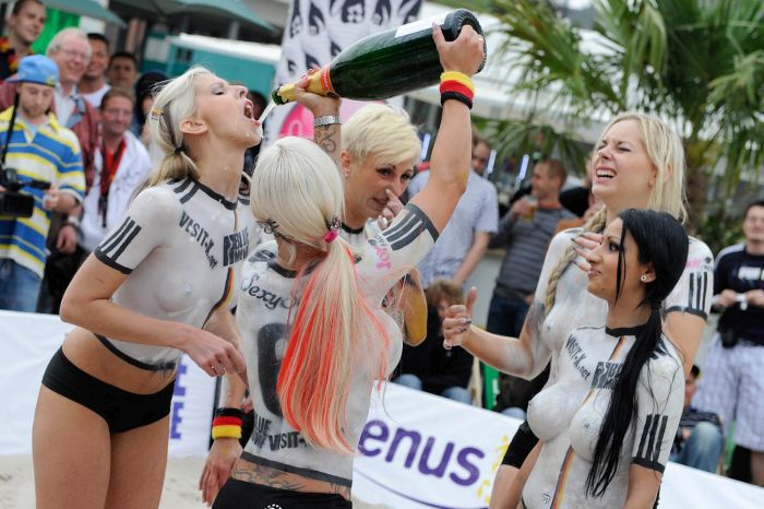 боди арт девушки футболки команд, девушки футбол боди арт, 