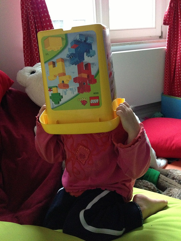 дети,прятки, игра, маскировка, непосредственность