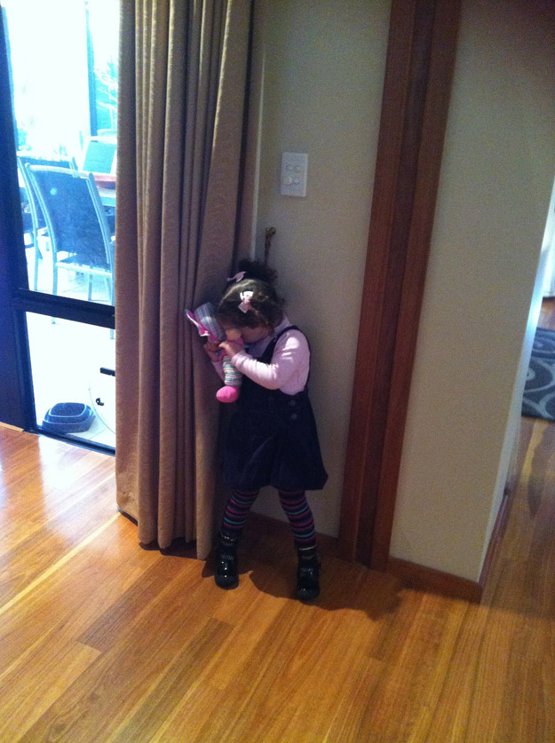 дети,прятки, игра, маскировка, непосредственность