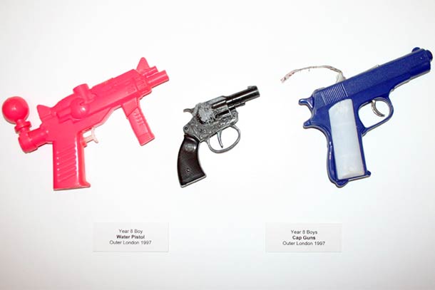 Выставка, конфискованые предметы у учеников, за 30 лет, Confiscation Cabinets