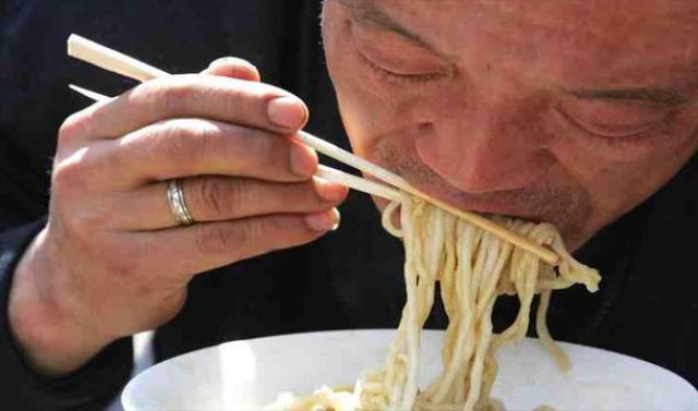 Необычные,традиции, особенности ,застольный этикет, разных стран