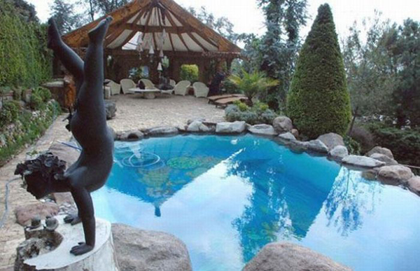 Обыск, внутри дома, мексиканского наркобарона, деньги, орожие, золото