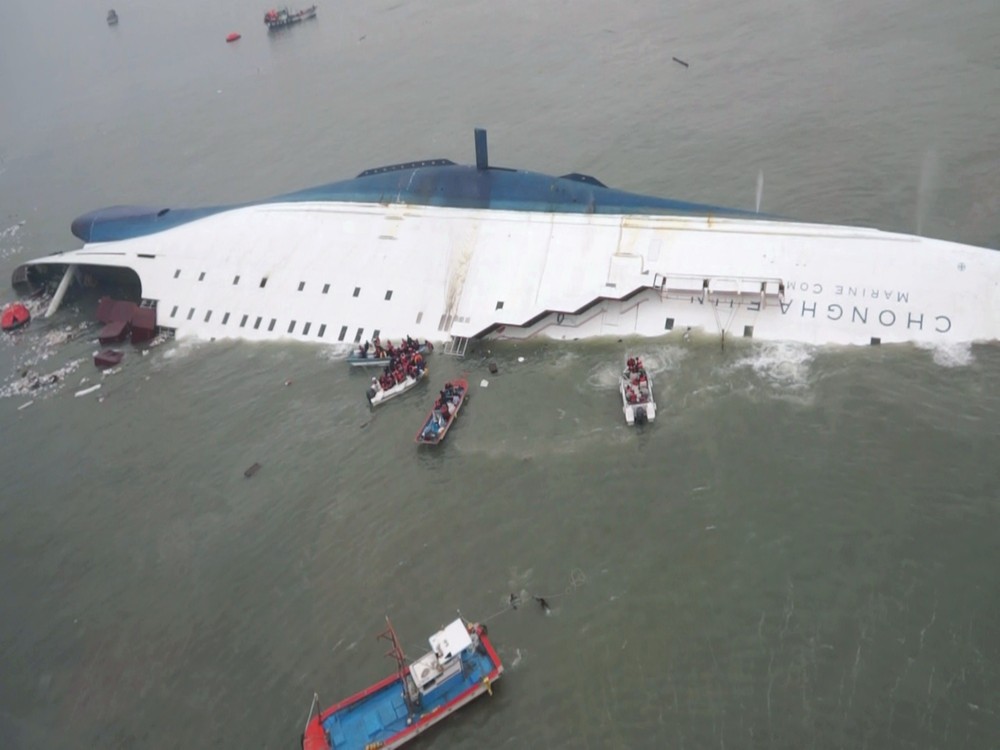 затонувший паром Sewol, затонул в южной Корее паром Севол, спасение пассажиров Sewol