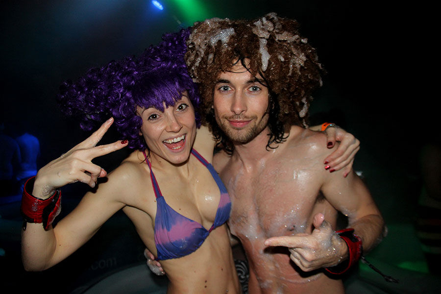 Hot tub movie club, киноклуб с джакузи в Амстердаме, кино в джакузи